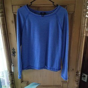NWOT GAP SPLIT BACK SWEATSHIRT TYPE SHIRT